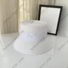 2023 Nowe designerskie słomkowe czapki wiadra czapki słoneczne dla kobiet męskie mężczyźni czapka