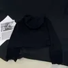 レディースパーカースウェットシャツデザイナー2023初秋の新しいワークウェアスタイル手作り穴メソッドスティックバッグフード付き短いセーターe18y
