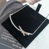 Mode klassieke hanger kettingen voor vrouwen Elegante medaillon ketting Hoge kwaliteit Choker kettingen Designer sieraden 18K vergulde gouden meisjes cadeau