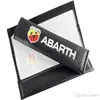 Naklejki samochodowe Pasek bezpieczeństwa Pokrywa włókna węglowe dla Abarth 500 Fiat Universal Ramię podkładka samochodowa Styl 2PCS LOT237U