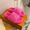 Luxury Slide Designer Womens Fluffy Slipper AAA Winter Autumn Warm Comfort Slippers Casual Shoes White Black Famous Ladies Platform Scuffs Sandal Fashion Inomhus