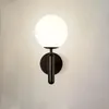 Стеновая лампа Нордический стеклянный мяч Современный гостиная спальня спальня кровати Эль -Айс -Коридор