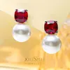 Brincos elegantes e luxuosos Pérola Prata 925 Vermelho Treasure Ear Studs incrustados com Fritillaria Atmosphere Celebrity