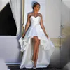 2023 High Low A Line Abito da sposa Corto davanti Lungo dietro Raso bianco Abiti da sposa semplici Sweetheart Vintage Vestido De Novia Garde261c