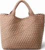 Bolso tejido para mujer Bolso tote de cuero vegano Bolso grande de viaje de playa de verano y monedero Bolso de hombro retro hecho a mano HKD230803 HKD230807