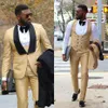 Chic Gold Tre pezzi da uomo da ballo da uomo Groomsmen Wedding Tuxedos per uomini Blazer Scialchine Sciame un bocciale Formale Abito formale con giacca PA220Q