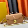 Designer Messenger Womens väskor Luxury präglade läder crossbody satchel modeväska