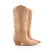 Mid Comemore Boots Cowboy 111 كعب للنساء مدببة إصبع القدم النسائي من جلد الغزال من جلد الغزال أحذية جلدية متوسطة الأوتار الأوتاد المكتنزة.