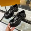 Buty mokasyna designerskie miękkie platformę krówek trampki gumowe czarne skórzane masywne okrągłe trampki grube dolne buty