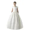 2020 Ny vit elfenben satin ankomst blomma tjejklänning Första nattvardsklänningar för flickor kort ärmbälte med blommor anpassade237k