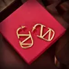Letter Earring Stud Ending Kobiety mody Hoop Designer Biżuteria kłamstwa kryształowe kolczyki Pearl Woman v 8856