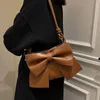 Bolsas de noite Bolsa balde requintada 2023 feminina personalizada leve luxo moda crossbody gravata borboleta um ombro nas axilas