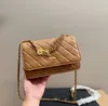 Chanei WOC مصمم سلسلة Crossbody Bag Luxurys الكتف الحقيبة الكلاسيكية رفرف Messenger Bag Classic Womens Luxurys مع Leo Pendant Womens Prese19*11 سم