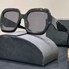 Designer solglasögon lyxiga solglasögon för kvinnor med fodralsmonterade tempel överdimensionerade fyrkantiga ramlinser Alfabetdesign solglasögon som kör resor strandkläder trevligt