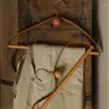 Wieszkniki pokazują Vintage Organization Ubrania szafy szafy skórzane drewno