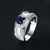 Bröllopsringar lyxiga herrar Royal Blue Stone Round For Men Women Silver Color Zircon Band lovar par Förlovningsringsmycken