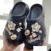 Acessórios de peças de sapato 1 conjunto Jibz Charms Designer Bling Luxury Flower Per Decorations para Clog Golden Pearl Strass Shoes 220720 Drop