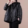 Jaqueta de couro feminina de couro falso outono inverno feminino 2023 nova solta com cordão preto com capuz agasalho moda xadrez engrossado casaco quente feminino HKD230808