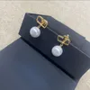 Lyxvarumärkesdesigner Drop Pearl Earrings Gold Dingle Earring Designer för Woman Fashion Letter V Mans Stud Earings Girls Ear Studs Weddings Party Gift