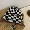 Berets 2023 Chesseboard Plaid Knit Cap voor vrouwen Winter Koreaanse ins Big Hoofdomtrekpullover hoed Japanse retro herenkappen