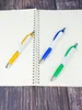 Kugelschreiber-Lot, 50 Stück, einziehbarer Nash-Kugelschreiber aus Kunststoff, Farbe Griff, weißer Schaft, individuelles Werbegeschenk, Hinzufügen von Text mit Gravur 230807