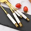 Set di stoviglie in oro bianco Set di posate di lusso in oro bianco Set di posate in ceramica completa Coltello in acciaio inox Coltello forchetta per torta Set di stoviglie da cucina Regalo 230807