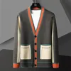 Maglioni da uomo Colori a contrasto di alta qualità Linea Decorazione Cardigan lavorato a maglia Uomo manica lunga Slim Fit Maglione cardigan Cappotto indumento maschile 230807