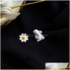 Studörhängen Moderna kvinnor 2022 Daisy Ear Clip for Women Asymmetry Flower Animal Jewelry Drop Delivery Dhgarden DH7SK