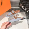 Designer kvinnor tofflor oz mules calfskin läder grupp loafers lyx sommarpläterade spänne klänningskor duk glider