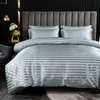 Beddengoed sets Satijn Dekbedovertrek Twin Volledige Queen King Size Blauwe Strepen Super Zachte Gezellige Beddengoed Quilt Luxe Set 230808