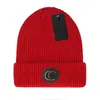 Designer Beanie Luxury Sticke Hat Ins Populära vinter unisex kashmir metallbokstäver avslappnad utomhushuven stickade mössor 11 färg mycket bra gåva