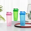 Vattenflaskor 600 ml Portabelt proteinpulver Shaker Bottle Leak Proof Water Bottle For Gym Fitness Training Sport Shaker Mixing Cup med skala 230807