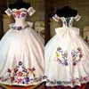 Мексиканские вышитые платья Quinceanera с плеча Crost Back Howns Sweet 15 платья для девочек бальные платья тема выпускной велосипеды297K