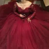 2022 Seksi Burgundy Balo Gown Quinceanera Omuz Kapalı Omuz Uzun Kollu Dantel Aplikler Boncuklu 16 Kabarık Tül Artı Boyu Eve303n