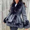 Vrouwen Leer Kunstleer Vrouwen Mode Stropdas Riem Hoge Taille Korte Jassen Winter PU Leren Jassen Vrouwelijke Dame Elegante Zijzakken Warme Faux Fur Jassen HKD230808