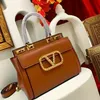 2023 Plus List Boutique Women's Bag جديد أصفر 100 ٪ من الجلد الأصلي متعدد الطبقات مقبض مزدوج مقبض واحد كتف واحد