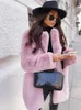 Faux Fur Płaszcz Kobiety Purple Long Sleeve Lapel Zimowy płaszcz 2022 NOWOŚĆ MOTY TEMPERATURE OFFICE LADYWHITE FURE JACKI ODPOWIEDZINIENIE T230808