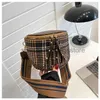 ショルダーバッグBaobao Women's Spring 2023 New Fashion Ins Plaid Wide Shourdle Strap Crossbody Bag汎用生地サドルBagstylishhandbagsstore