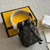 Сумки Fendin Mon Tresor Bag Fenddi Buckte Bag Women One Plouds Crossbody Bag Designer Mash Clutch Sagcing Кожаная сумка для мессенджера сумки Ffendi 317