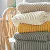 Dekens Scandinavisch Eenvoudig Effen Sofadeken Kantoordutje Comfortabele sprei Zacht Homestay Decoratiedeken Dikke Winter Gebreide Sjaal 230808