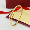 Luxury Classic Nail Armband Gold Armband Fashion Unisex Cuff Armband Fashion Jewelry Holiday Anniversary Presents grossist