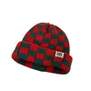 Berets 2023 Chesseboard Plaid Knit Cap voor vrouwen Winter Koreaanse ins Big Hoofdomtrekpullover hoed Japanse retro herenkappen