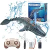 Animali elettrici / RC Dinosauro telecomandato 2.4G per bambini Mosasaurus Giocattoli da immersione Barca Rc con getto d'acqua leggero per piscina Bagno Giocattoli da bagno 230808