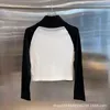 Grundläggande casual klänningar Designer P Family 23 Summer New Black and White Contrast Zipper Knit Coat Sports Versatile Top 4E6J