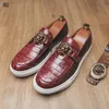 Mäns affärsavsnittliga brädskor Fashion Show Foot Cover Loafers Bekväma små vita skor Herrplatta Sneakers A1