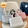 Damskie luksusowe torby miu designerskie torebki na ramiona torba crossbody TOTE 2023 NOWOŚĆ MIUI Fashion plisowane torby na torby przenośne Mumius Box Factory