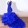 Luksusowy królewski niebieski koronkowy z koralikami sukienki na bal matrowanie v dekolt 2020 Puffy Cascading Ruffles długie suknie wieczorowe seksowna sukienka imprezowa vestido239w