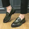Retro moda yeşil zarif adam elbise ayakkabıları erkekler için slip-on deri ayakkabı düşük topuklu resmi ayakkabılar 2023 zapatos de hombre vestir