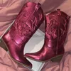 Vrouwen glijden 407 cowboy op voor matallic cowgirl mode glitter bling western laarzen puntige teen med hiel punk schoenen goud sier 230807 250 fashi