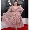 Robes de maternité 5XL grande taille femmes rose fraise maille robe européenne et américaine col en V taille haute manches bouffantes robe de princesse avec volants HKD230808